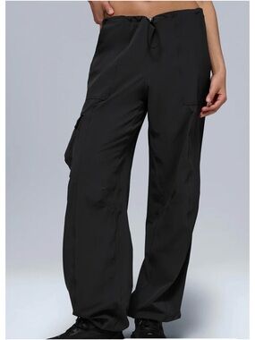 NWOT Alo Megastar Cargo Pant Black Wide-Leg Utility Pants with Drawstring Waist